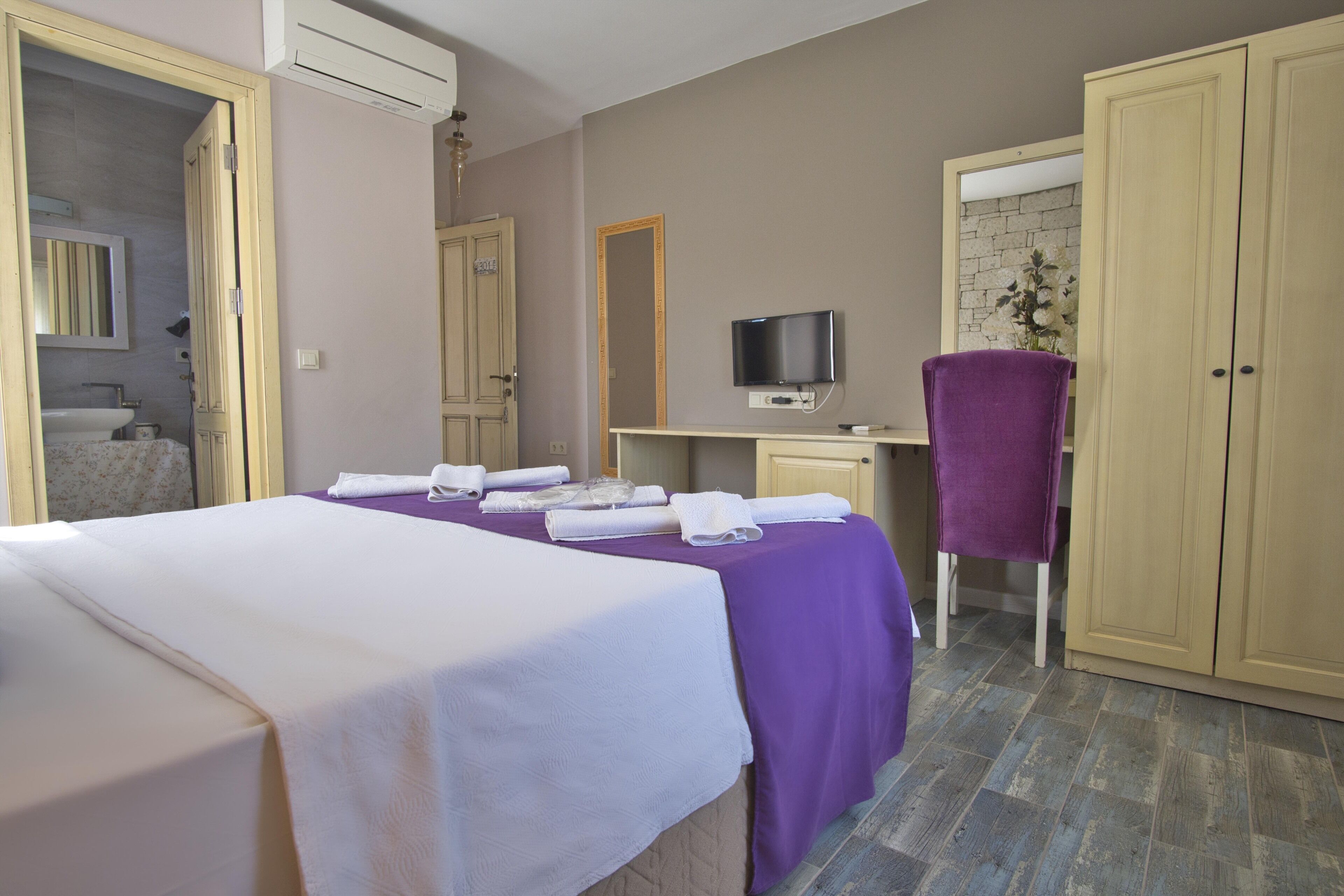 deluxe room | bathroom | shower, free toiletries, hair dryer, slippers