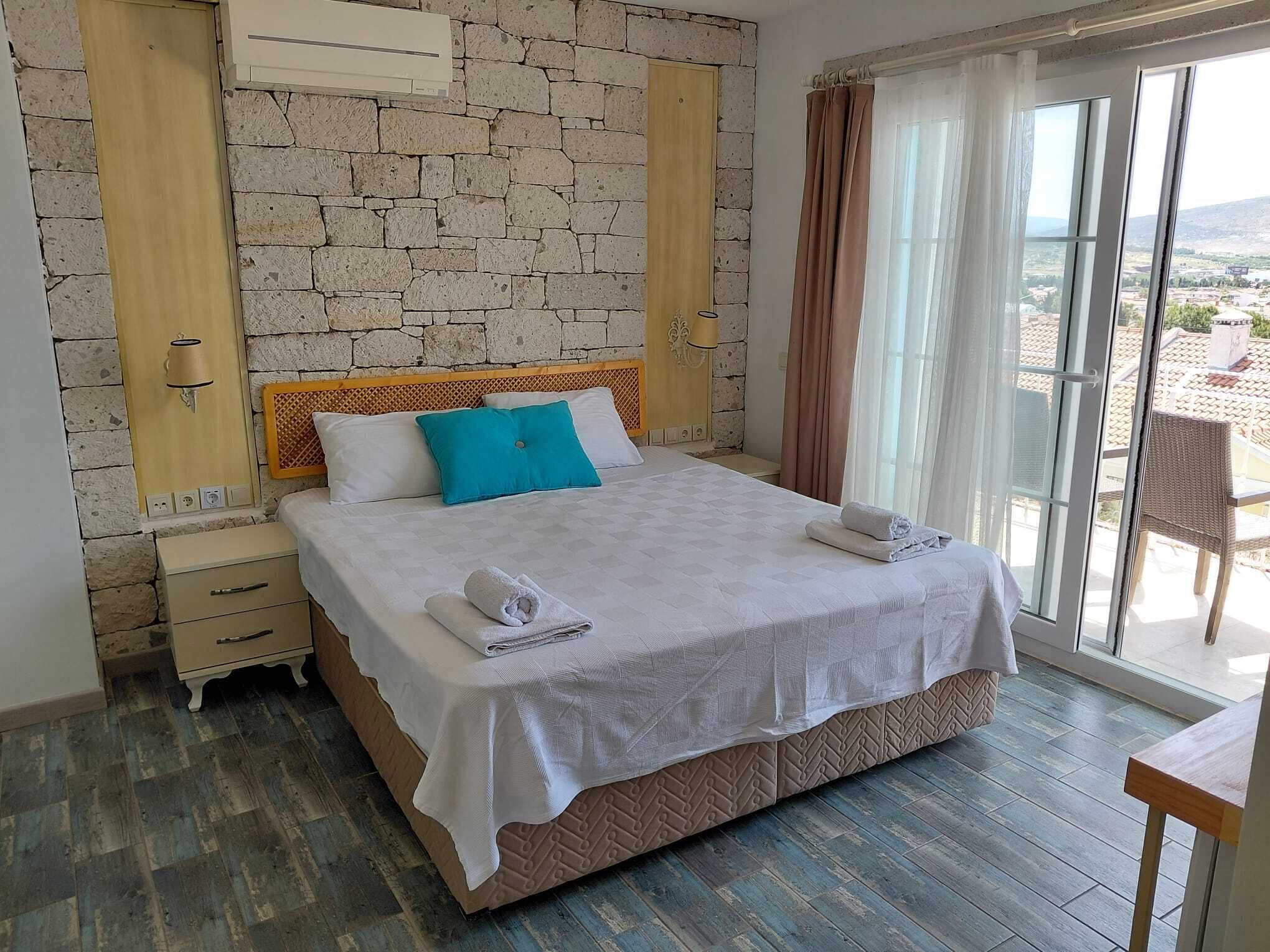 deluxe double room, balcony | premium bedding, desk, iron/ironing board, free wifi