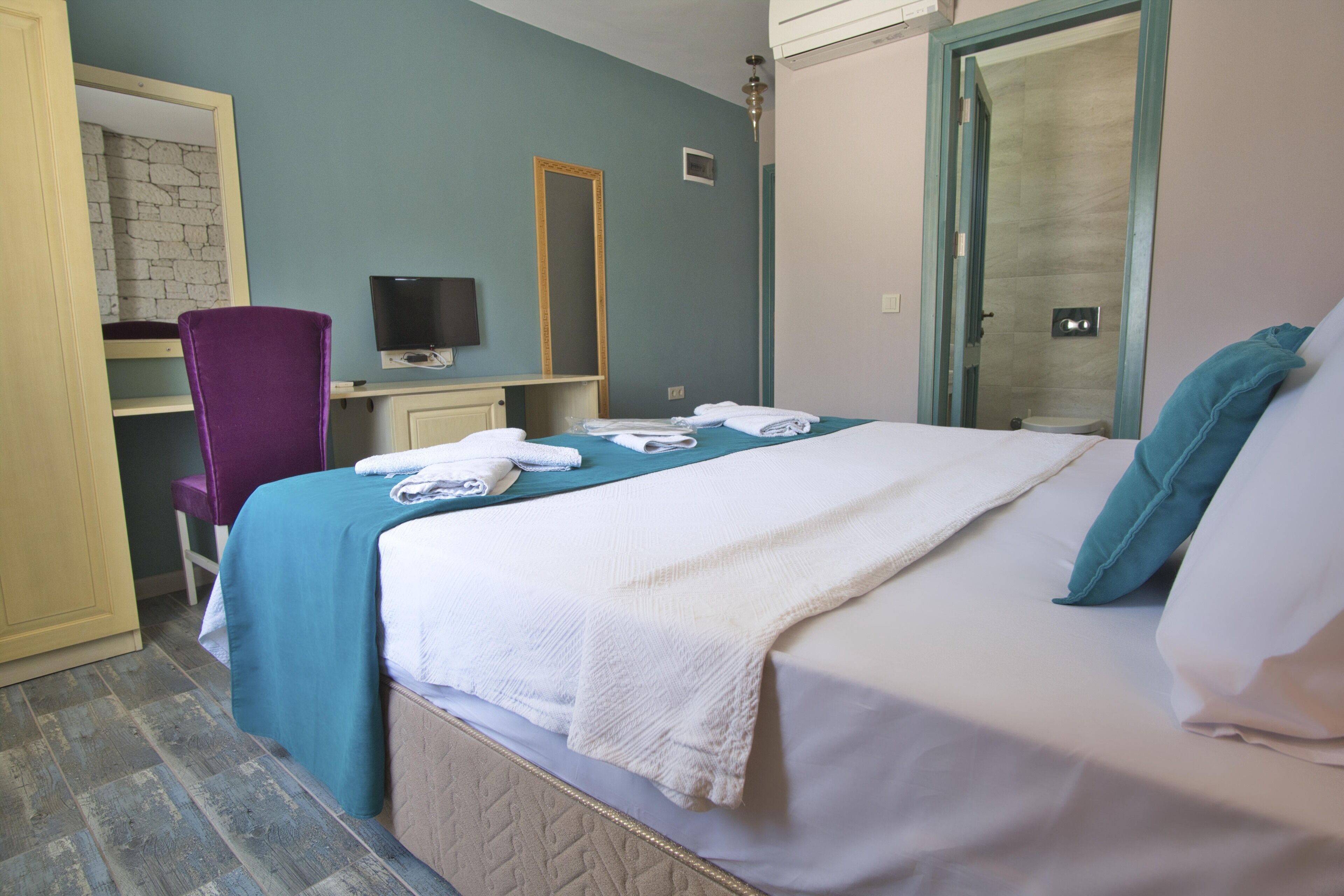 deluxe room | premium bedding, desk, iron/ironing board, free wifi