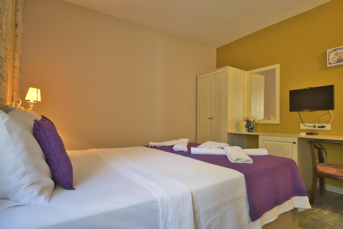 1 bedroom, premium bedding, desk, iron/ironing board