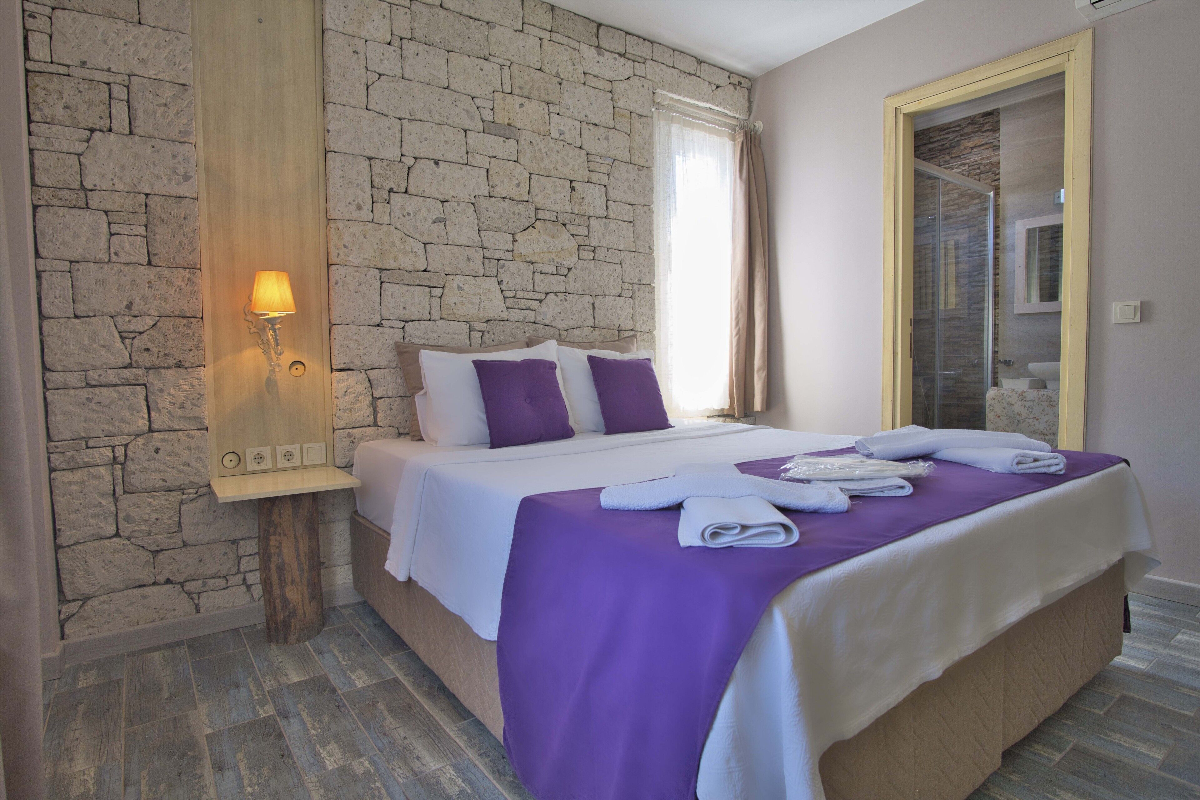 deluxe room | premium bedding, desk, iron/ironing board, free wifi