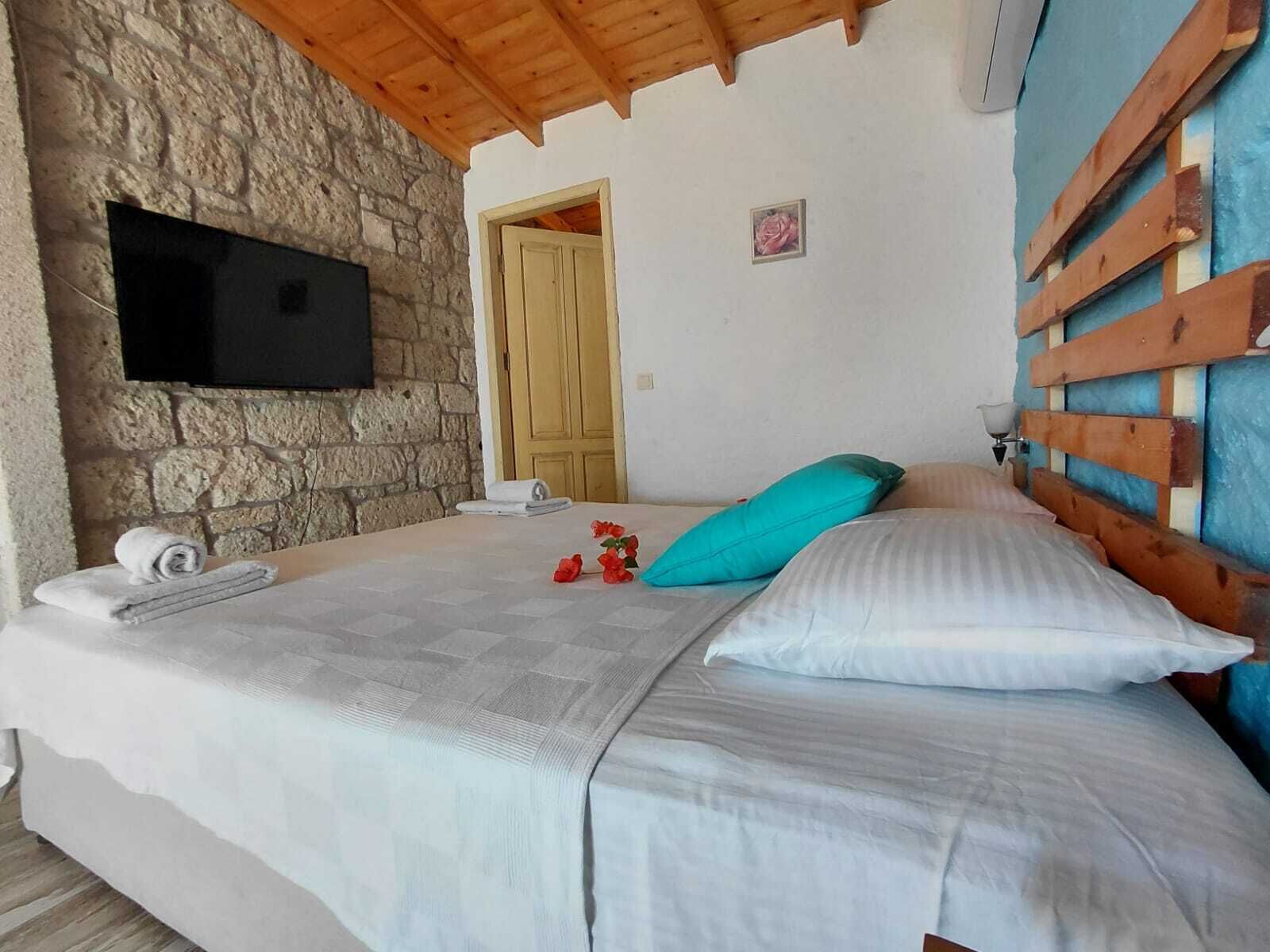 superior double room | premium bedding, desk, iron/ironing board, free wifi