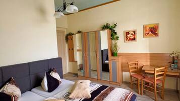 Comfort Double Room (mit Flussblick) | Free WiFi, bed sheets
