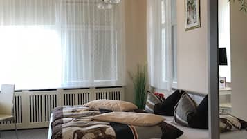 Habitación doble, para no fumadores, vista al río (mit Flussblick) | Área de sala de estar | Televisión de pantalla plana