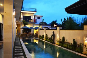 Outdoor pool - Tirtha Canggu Suites (Canggu)