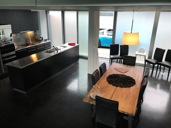 Comfort Duplex, 1 Bedroom, Terrace, Lake View | In-room dining