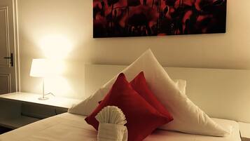 Luxury Apartment, 3 Bedrooms, Lake View, Lakeside | Iron/ironing board, free WiFi