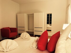 Iron/ironing board, free WiFi - SEELOFT - Basic Apartments by the Lake (Zürich)