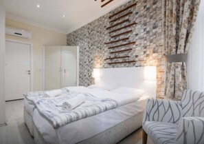 Minibar, desk, iron/ironing board, free cots/infant beds