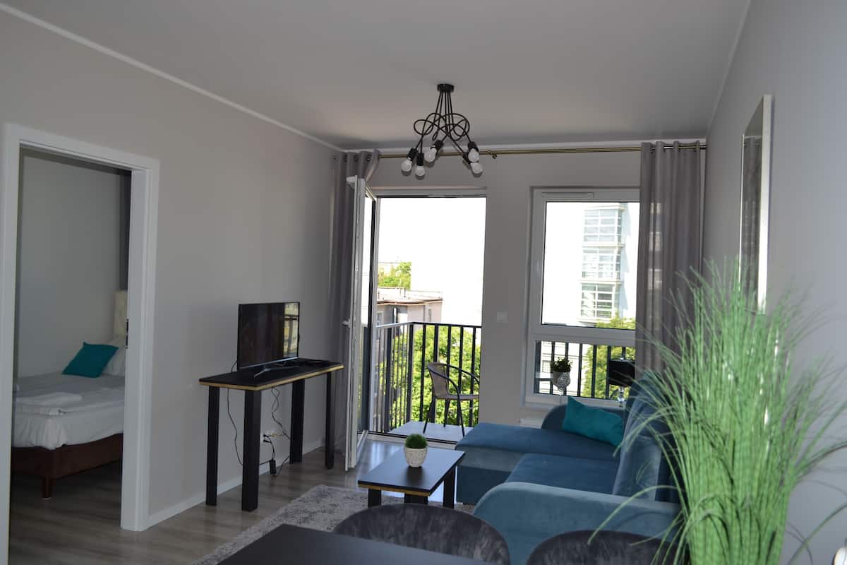 Business Suite, 1 Bedroom | 1 bedroom, premium bedding, iron/ironing board, free WiFi