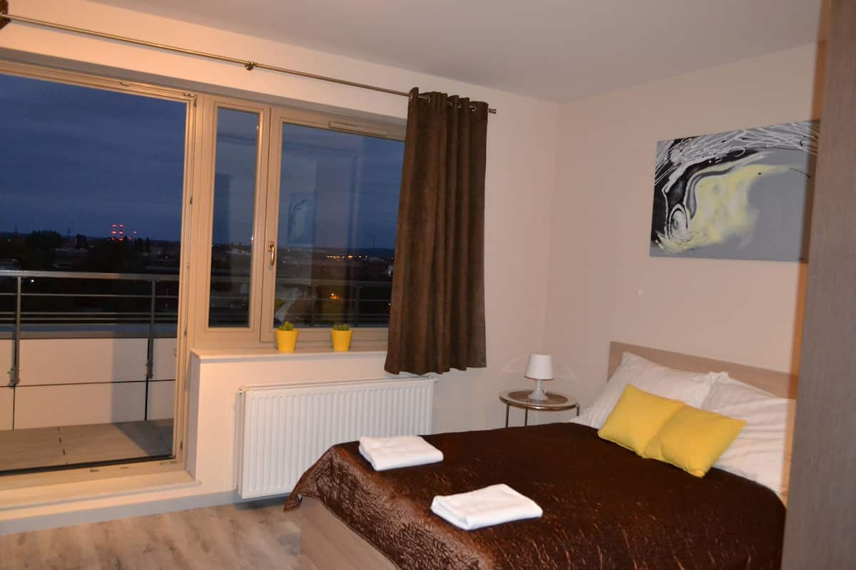 Studio, Balcony (Langiewicza Street 28) | 1 bedroom, premium bedding, iron/ironing board, free WiFi