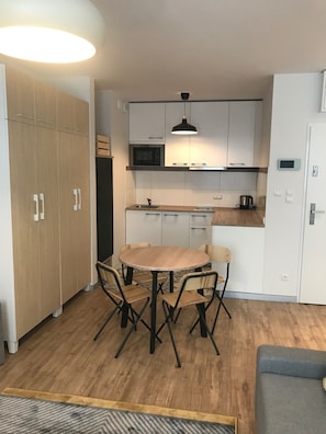 Apartment, Czarna Perla (Tkacka Street 14) | 1 bedroom, premium bedding, iron/ironing board, free WiFi - BT Brama Portowa (Szczecin)