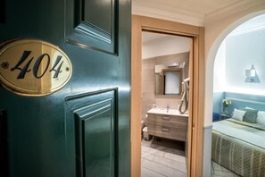 In-room safe, free WiFi, bed sheets - Villa Degli Angeli (Castel Gandolfo)