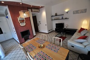Apartment, 2 Bedrooms | Living area