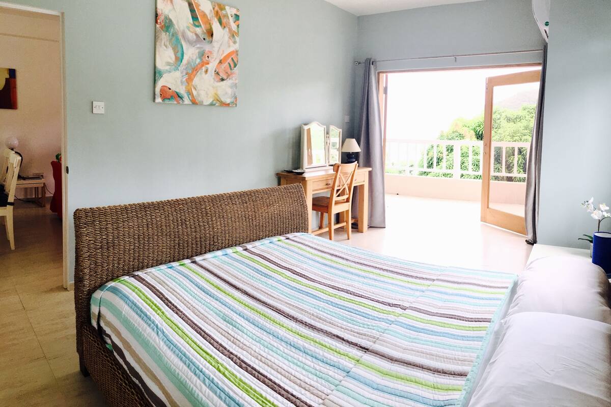 Apartment, Ensuite (Papaya Suite ) | 1 bedroom, Egyptian cotton sheets, blackout drapes, iron/ironing board