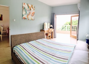 Room - Treetops Apartments (Marigot Bay)