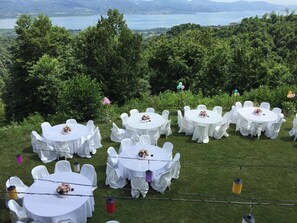 พื้นที่จัดเลี้ยงกลางแจ้ง