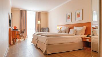 Comfort-Zimmer, 2 Einzelbetten, Gartenblick | Allergikerbettwaren, Schreibtisch, laptopgeeigneter Arbeitsplatz