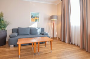 Suíte, 1 cama King | Roupas de cama antialérgicas, escrivaninha