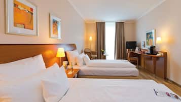 Comfort Room, 2 Twin Beds, Garden View | 1 bedroom, hypo-allergenic bedding, desk, laptop workspace