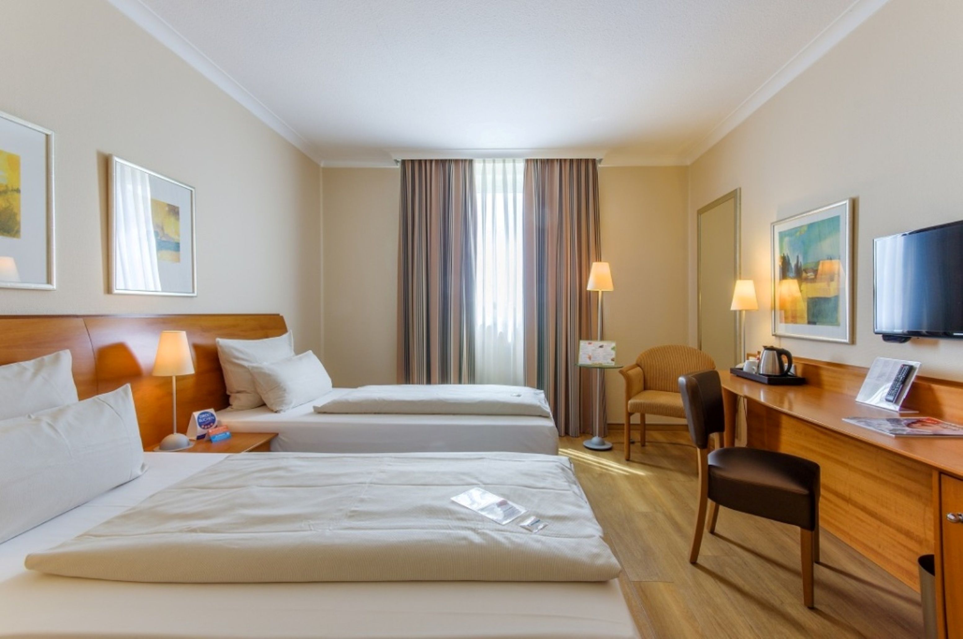 business room, 2 single beds, garden view | 1 bedroom, hypo-allergenic bedding, desk, laptop workspace