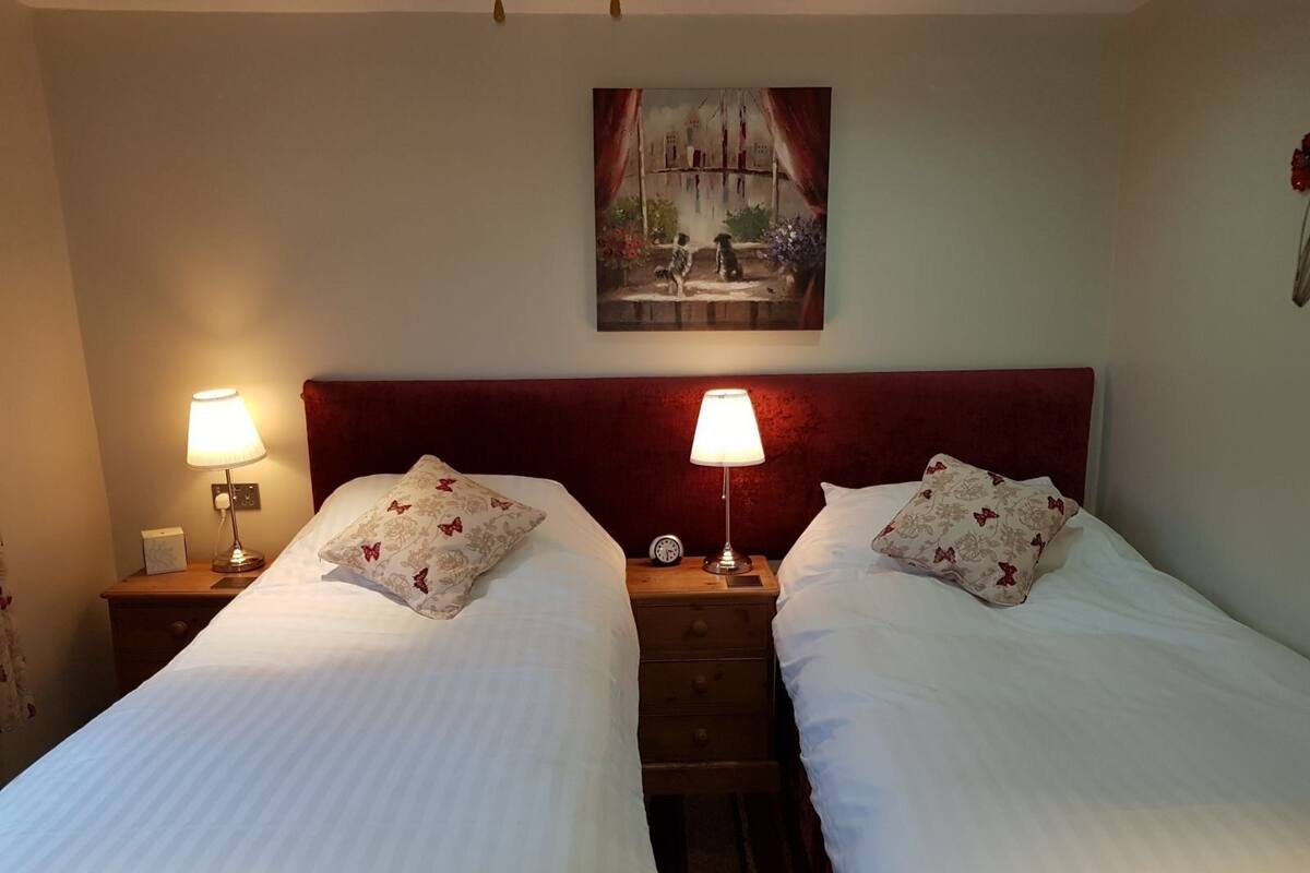 Twin Room | 1 bedroom, Egyptian cotton sheets, premium bedding, in-room safe