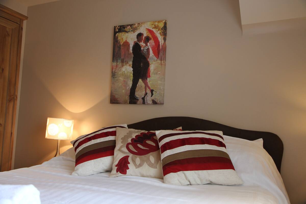 Double Room, 1 King Bed | 1 bedroom, Egyptian cotton sheets, premium bedding, in-room safe