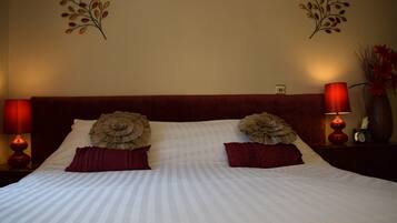 1 bedroom, Egyptian cotton sheets, premium bedding, in-room safe