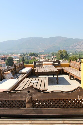 Homeros Pension & Guesthouse