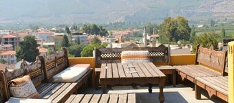 Homeros Pension & Guesthouse