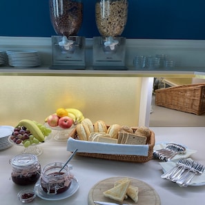 Tägliches inbegriffenes Frühstücksbuffet