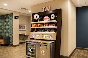 Snack bar - Hampton Inn Newport (Newport)