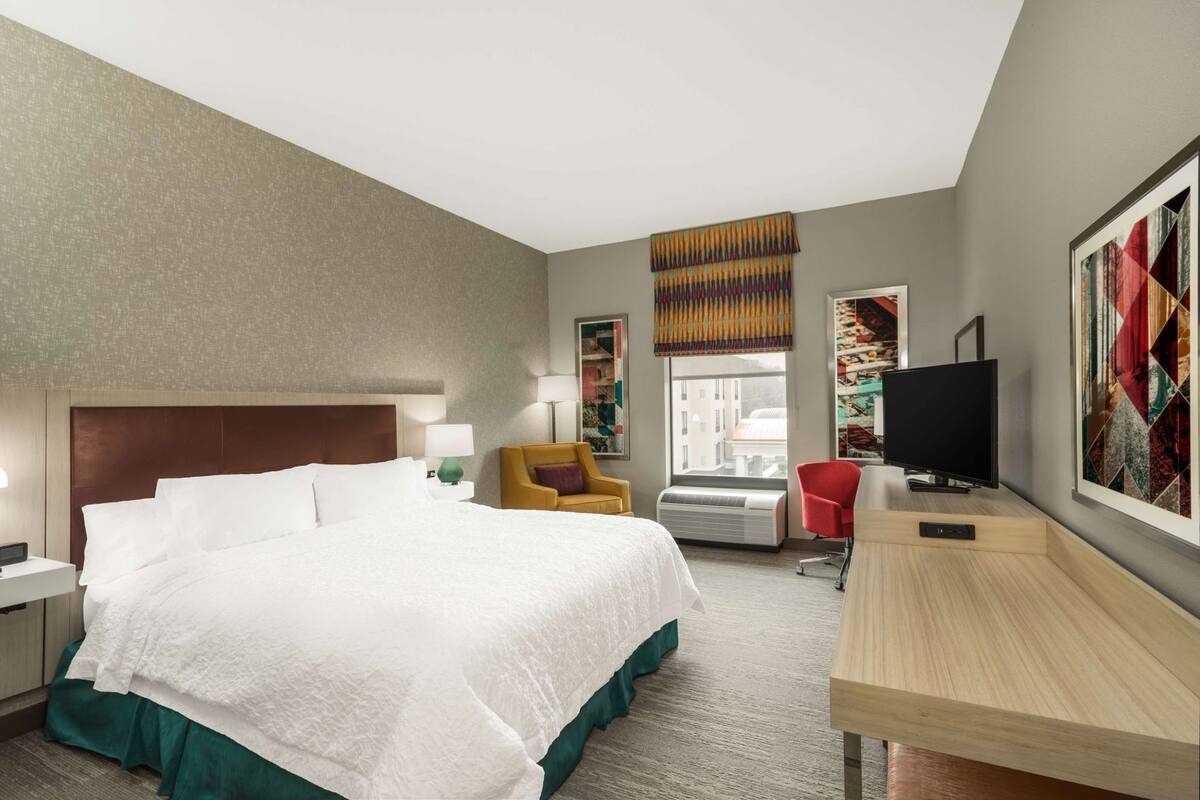 Premium bedding, iron/ironing board, free cribs/infant beds, free WiFi