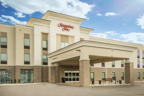 Exterior - Hampton Inn Newport (Newport)