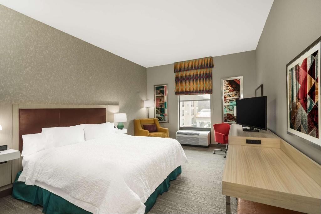 Premium bedding, iron/ironing board, free cribs/infant beds, free WiFi