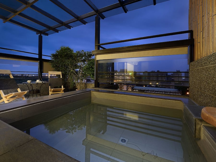 Deluxe Double Room, 1 Double Bed | Bathroom | Separate tub and shower, spring water tub, free toiletries, hair dryer