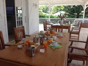 Dagelijks continentaal ontbijt (toeslag)