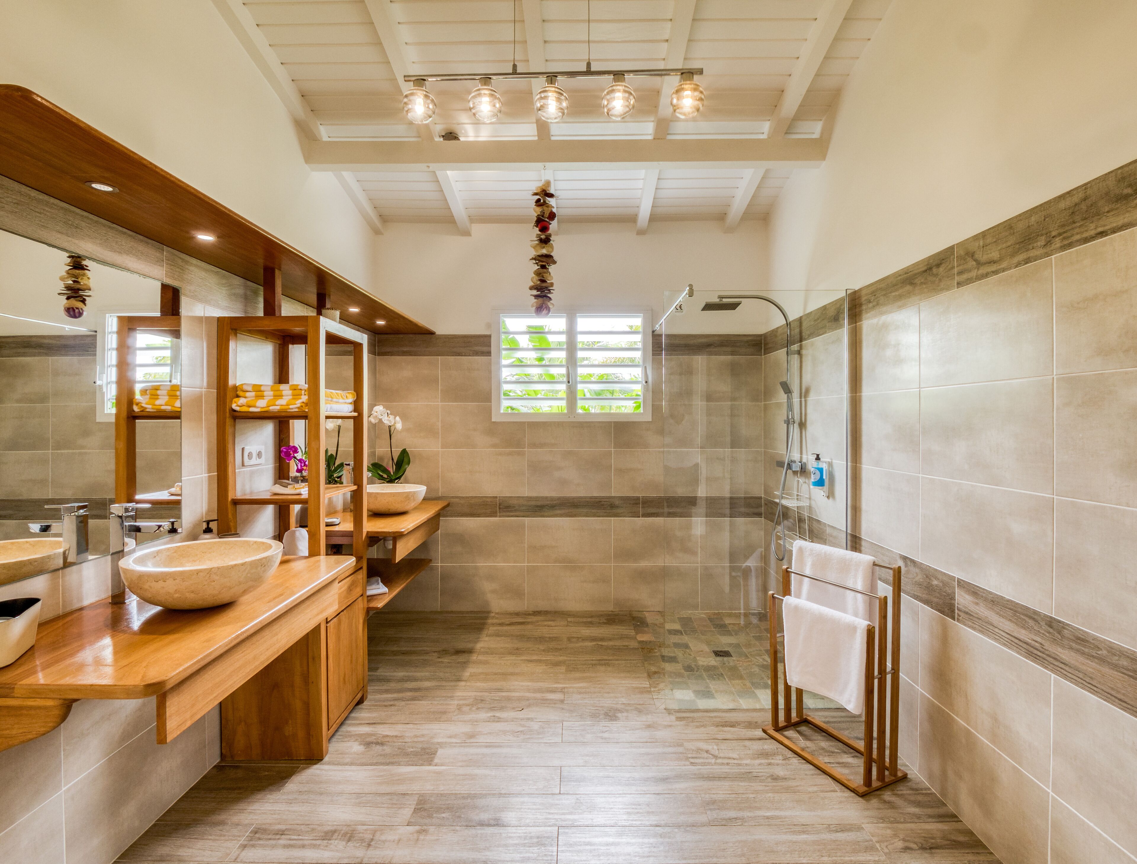 Chambres d'hôtes chez Flo | Douche de la salle de bain