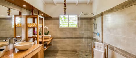 Chambres d'hôtes chez Flo | Douche de la salle de bain