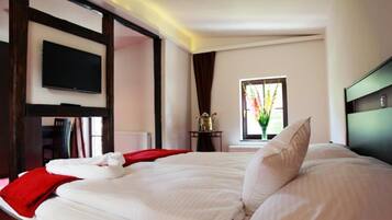 Minibar, desk, blackout drapes, free cribs/infant beds