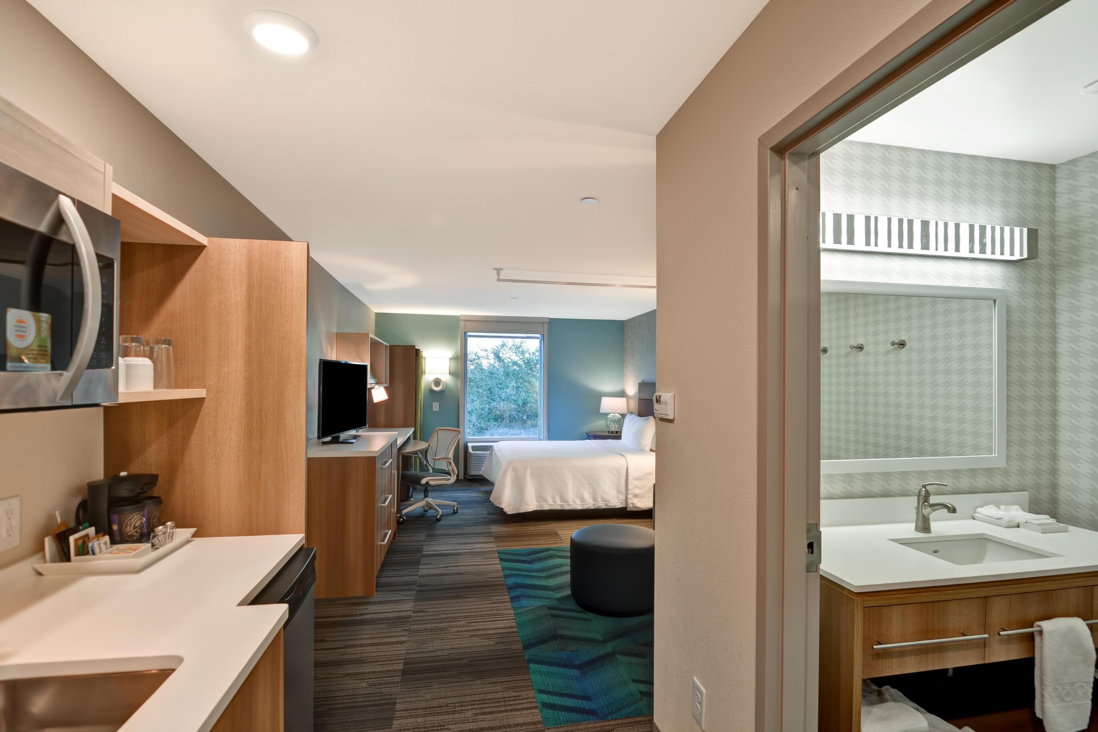Photo - Home2 Suites By Hilton Tampa USF Near Busch Gardens