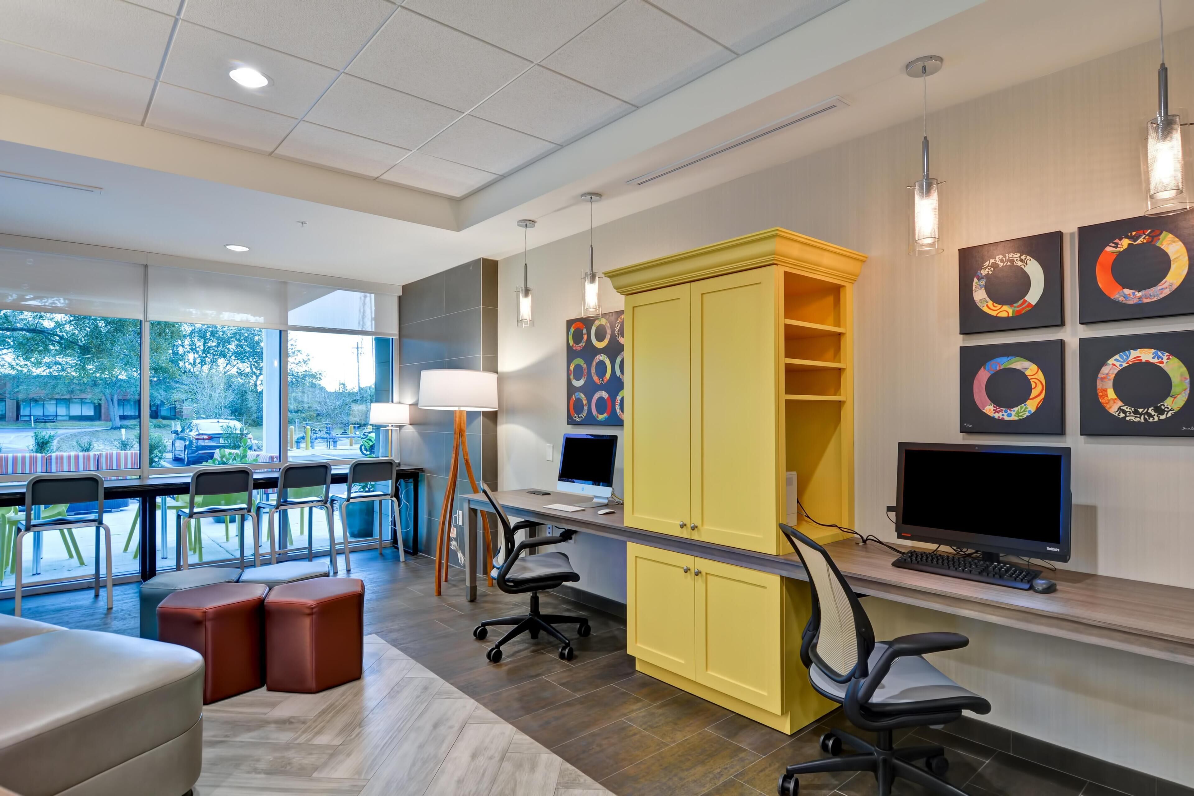 Photo - Home2 Suites By Hilton Tampa USF Near Busch Gardens