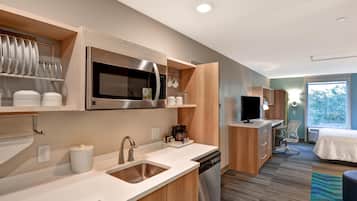 Tabla de planchar con plancha, wifi gratis y ropa de cama