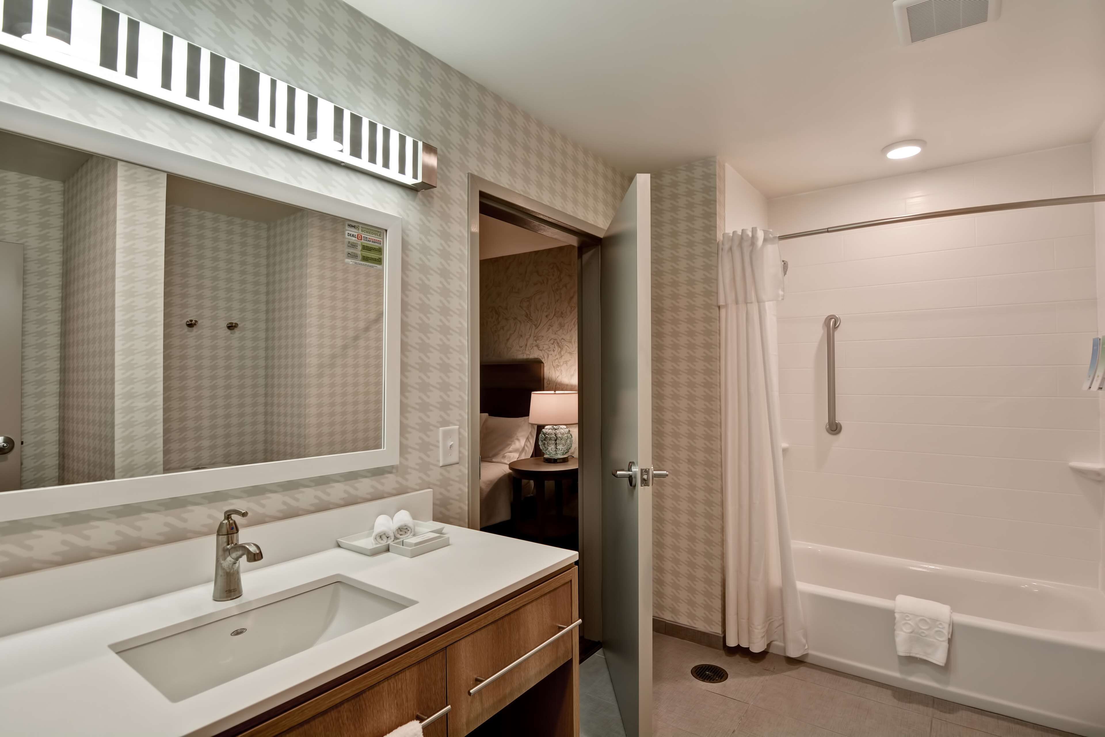 suite, 1 bedroom, non smoking | bathroom | shower, towels