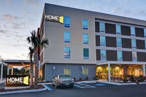 Exterior - Home2 Suites by Hilton Tampa USF Near Busch Gardens (Tampa)