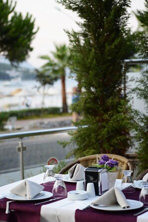 Breakfast, lunch, dinner served; Turkish cuisine 