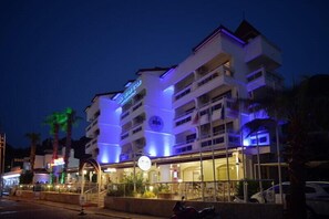 Façade de l’hébergement - soirée/nuit