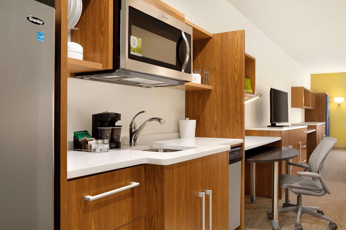 fridge, microwave, dishwasher, coffee/tea maker