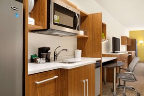 Fridge, microwave, dishwasher, coffee/tea maker - Home2 Suites by Hilton Birmingham Downtown (Birmingham)