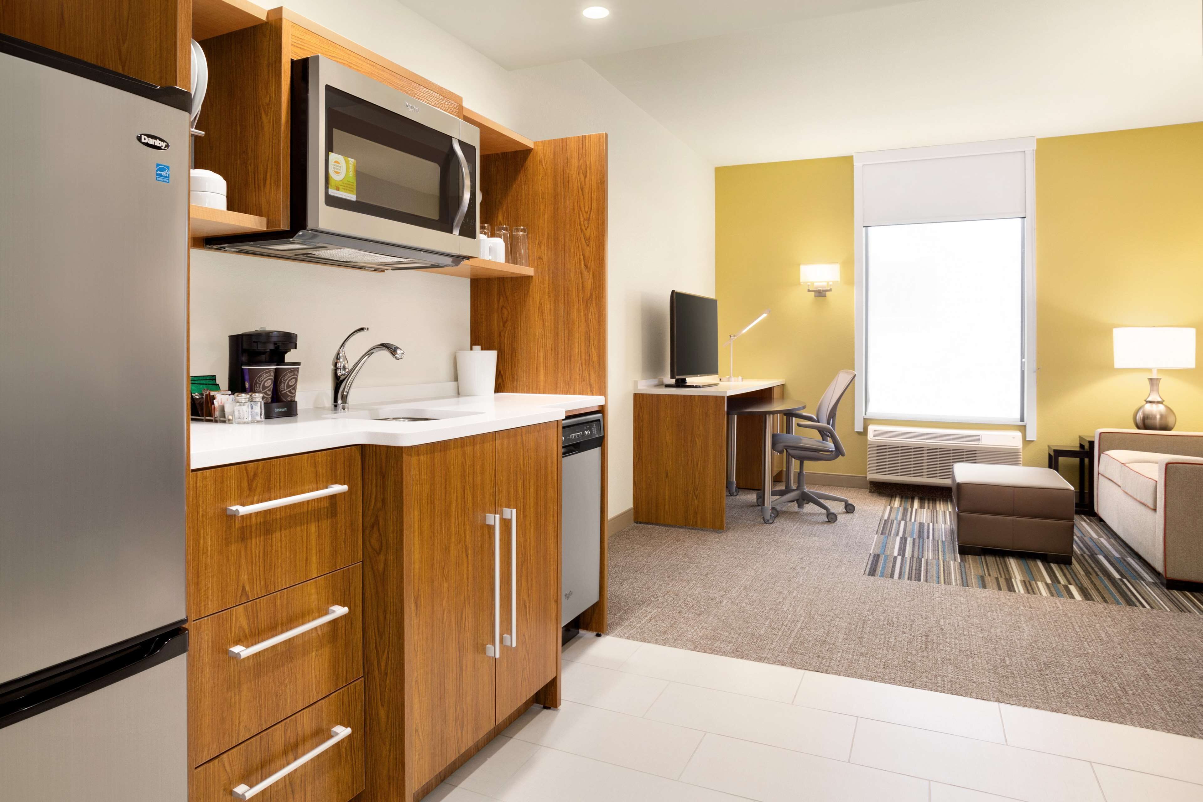 suite, 1 bedroom, non smoking | desk, free cots/infant beds, free rollaway beds, free wifi